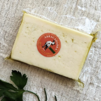 Queso de Cabra con Oliva en Feta 200gr Aprox - Abracadabra